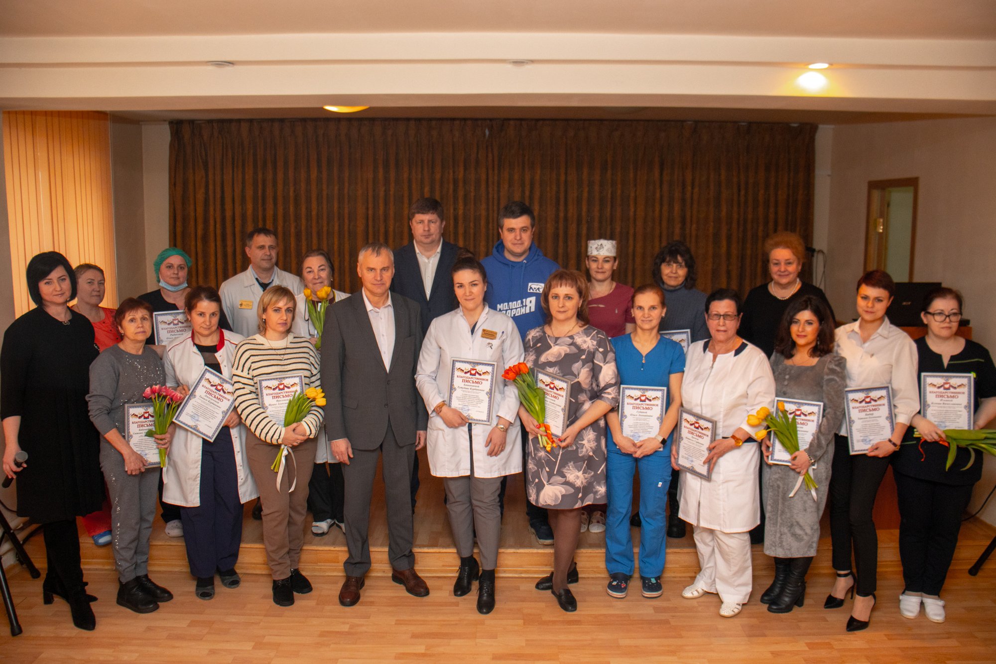 Активисты МГЕР в Подмосковье поздравили с 8 марта семьи участников СВО, женщин-военнослужащих, работниц медучреждений