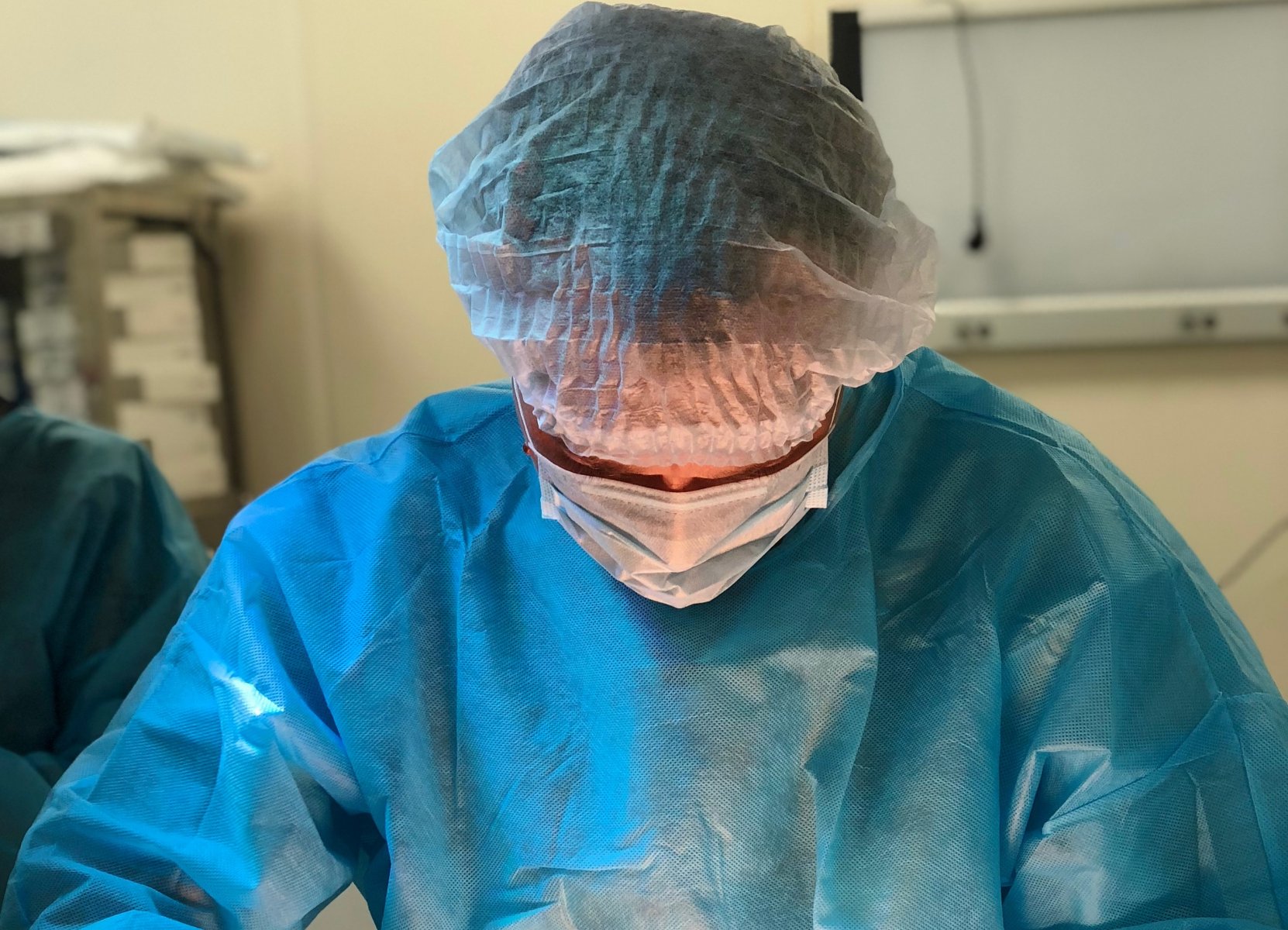 В Подмосковье врачи удалили из желудка 22-летней пациентки огромный комок волос