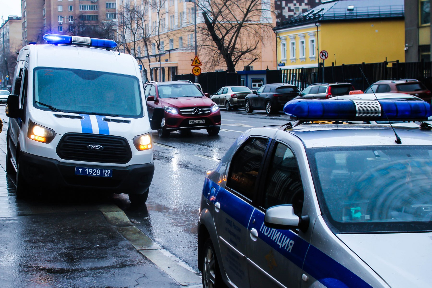 В Симферополе следователь полиции била обвиняемого бутылкой по голове