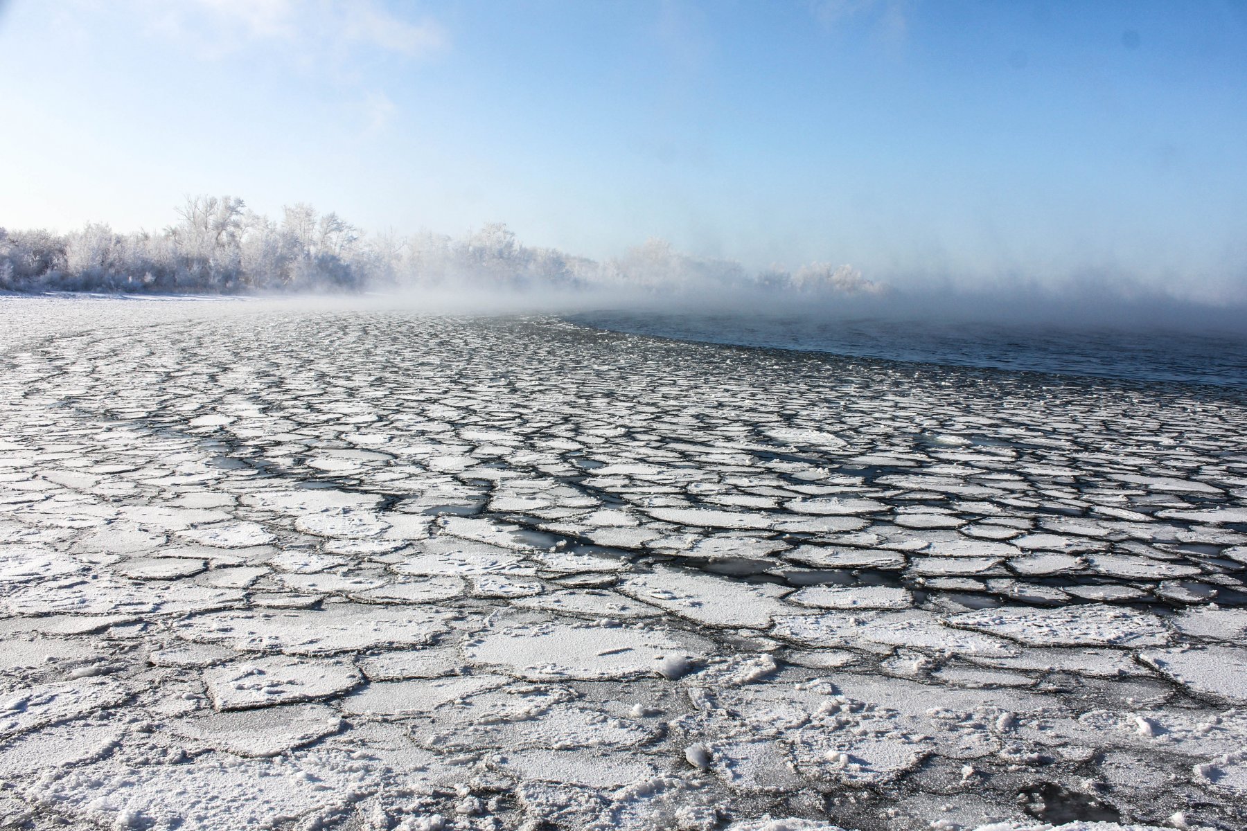 Спасатели Московской области предупредили о скором таянии льда на территории водоемов 