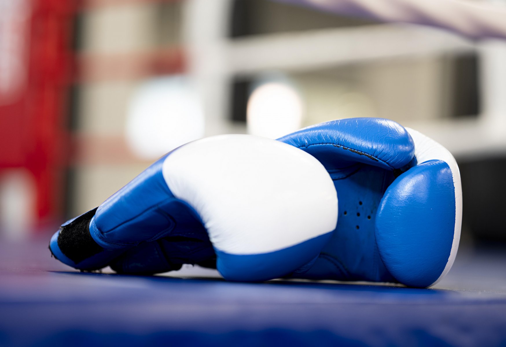 В Мадриде чемпион по тайскому боксу избил четырех полицейских 