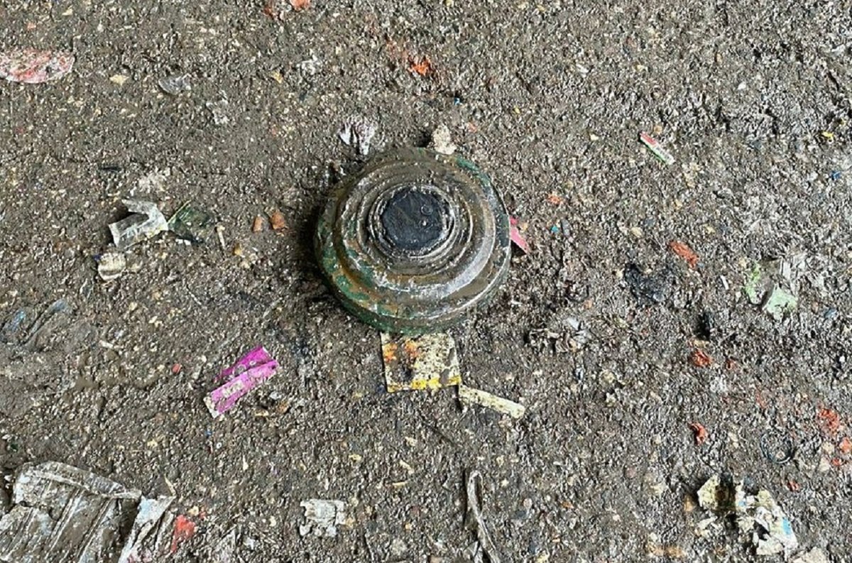 Противопехотную мину обнаружили на КПО «Рошаль»