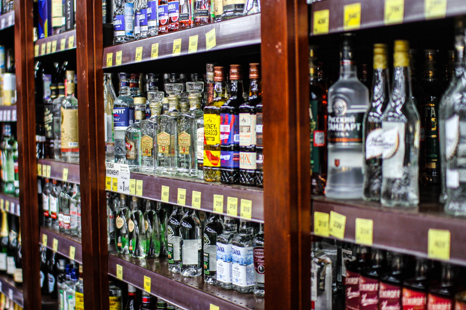 «ВкусВилл» возобновил продажи алкоголя с сегодняшнего дня