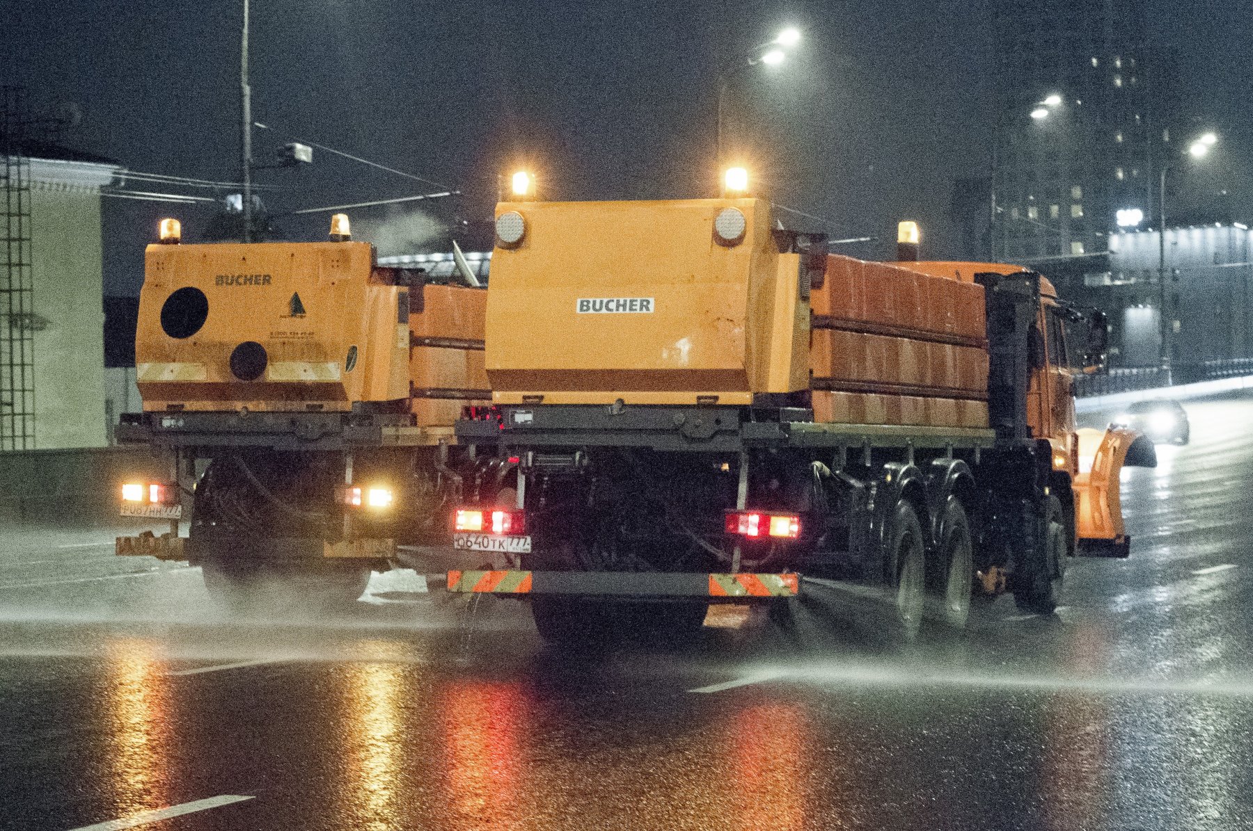 Эколог рассказал, опасны ли реагенты, оставшиеся на месте сугробов весной