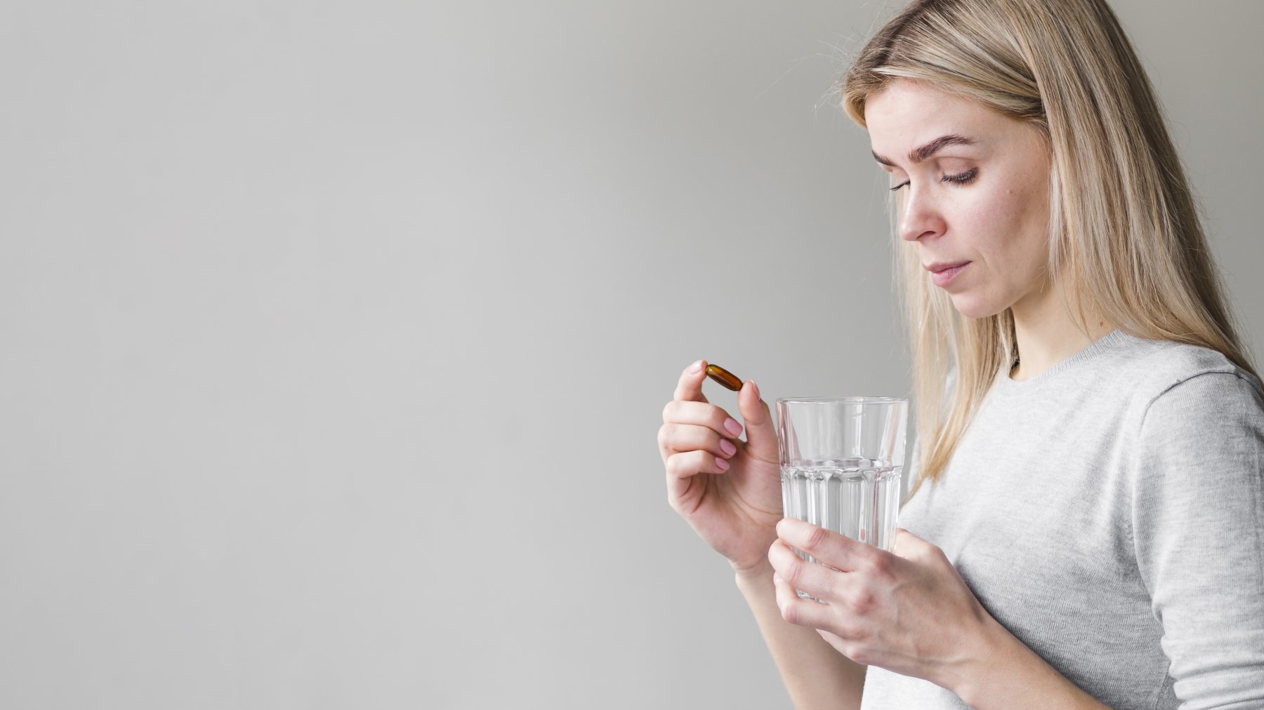 Диетолог объяснила, чем можно запивать витамины 