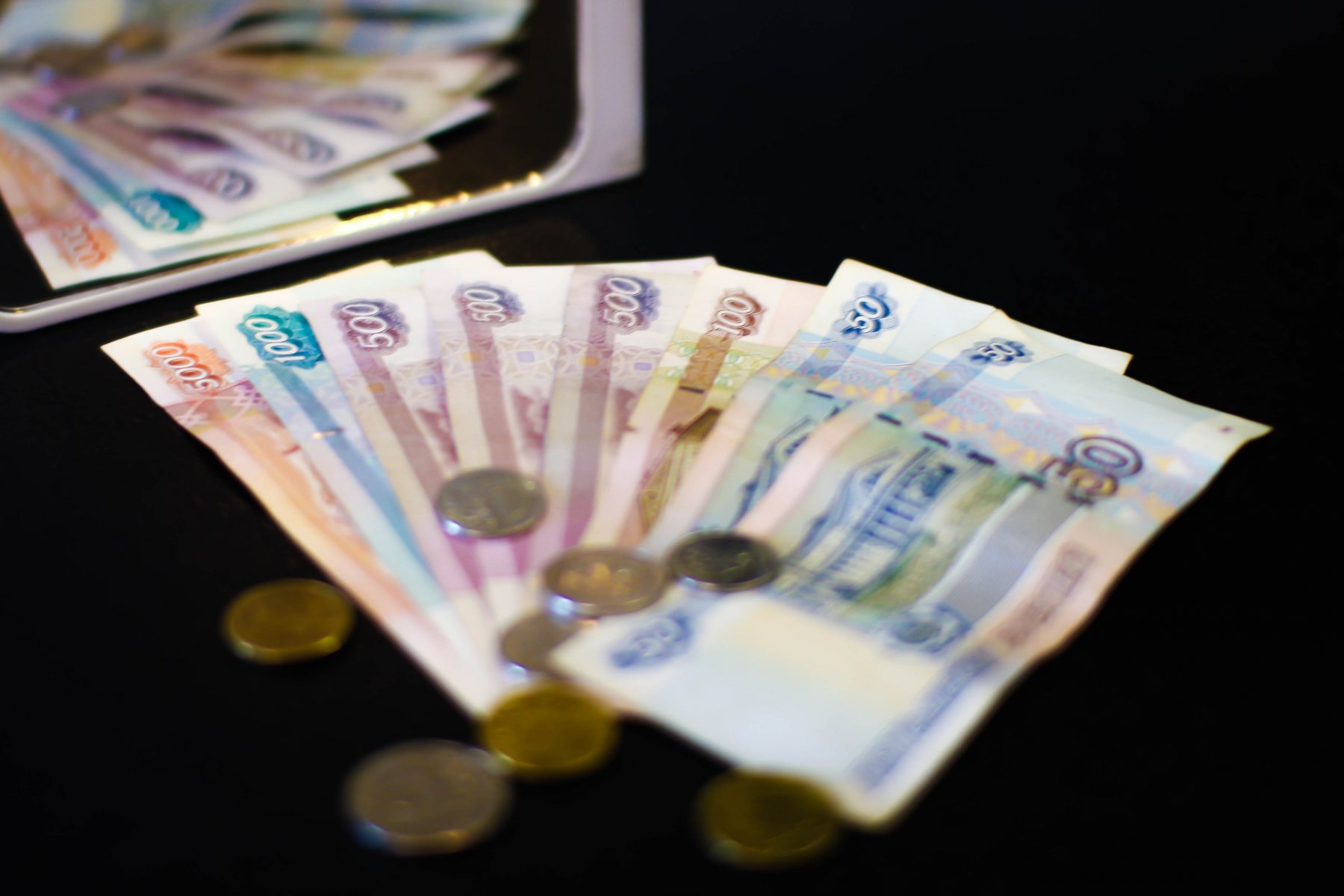 Кладовщик сети электроники в Серпухове украл айфоны на 2 млн рублей, чтобы отдать долг в 300 тысяч