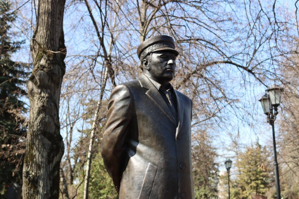 В Москве на Новодевичьем кладбище состоялась церемония открытия памятника Владимиру Жириновскому