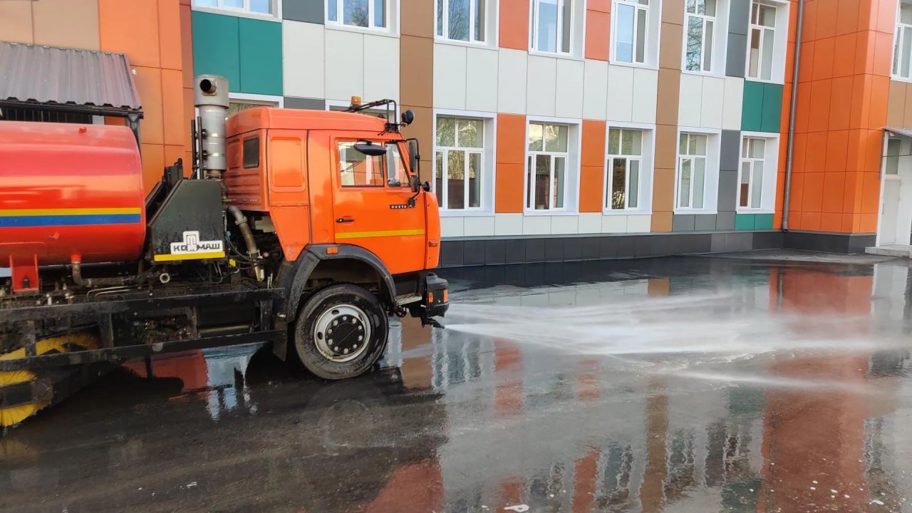 В подмосковном Красноармейске началась влажная уборка улиц