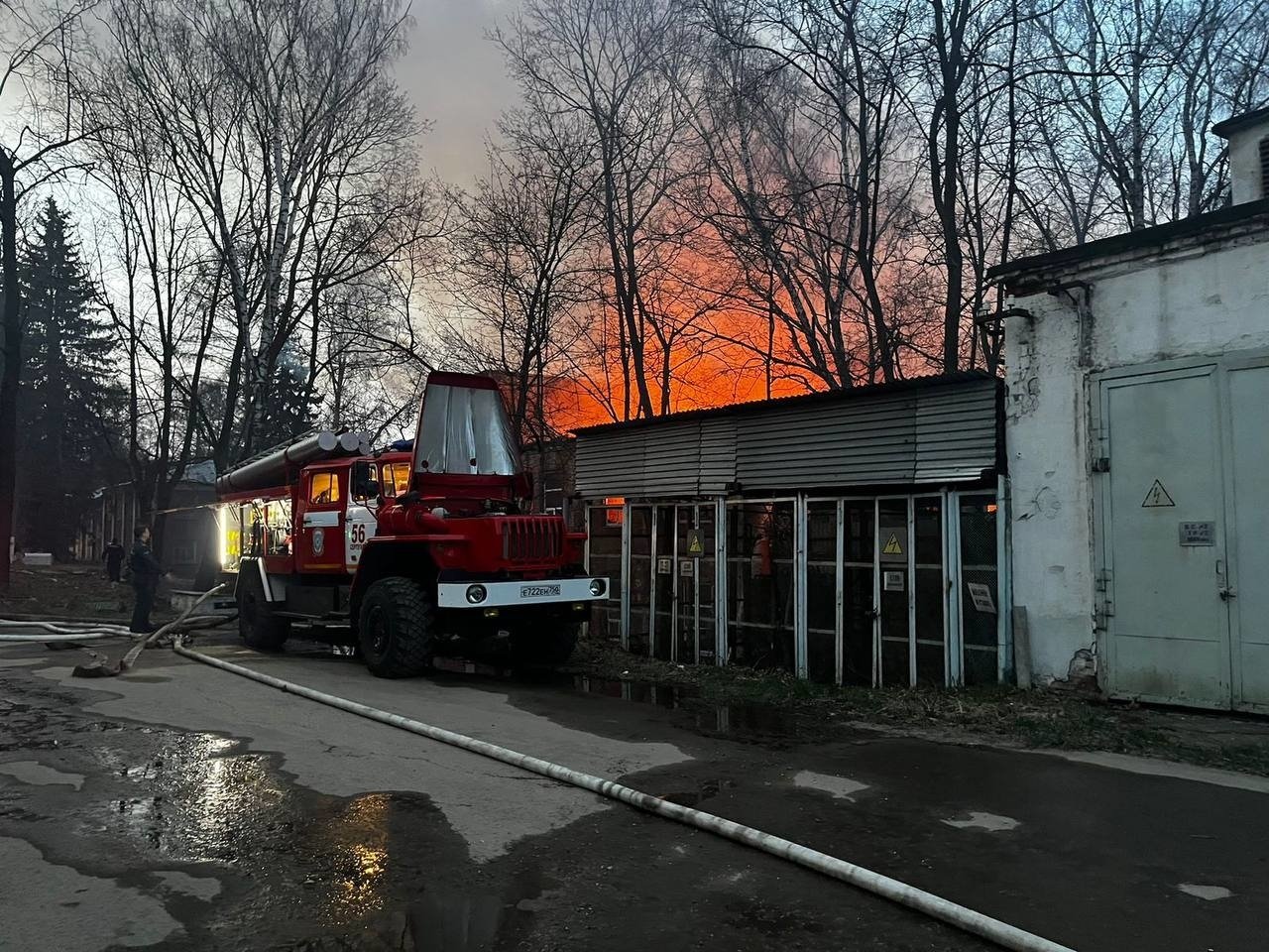 В подмосковном Серпухове сгорел склад действующего предприятия