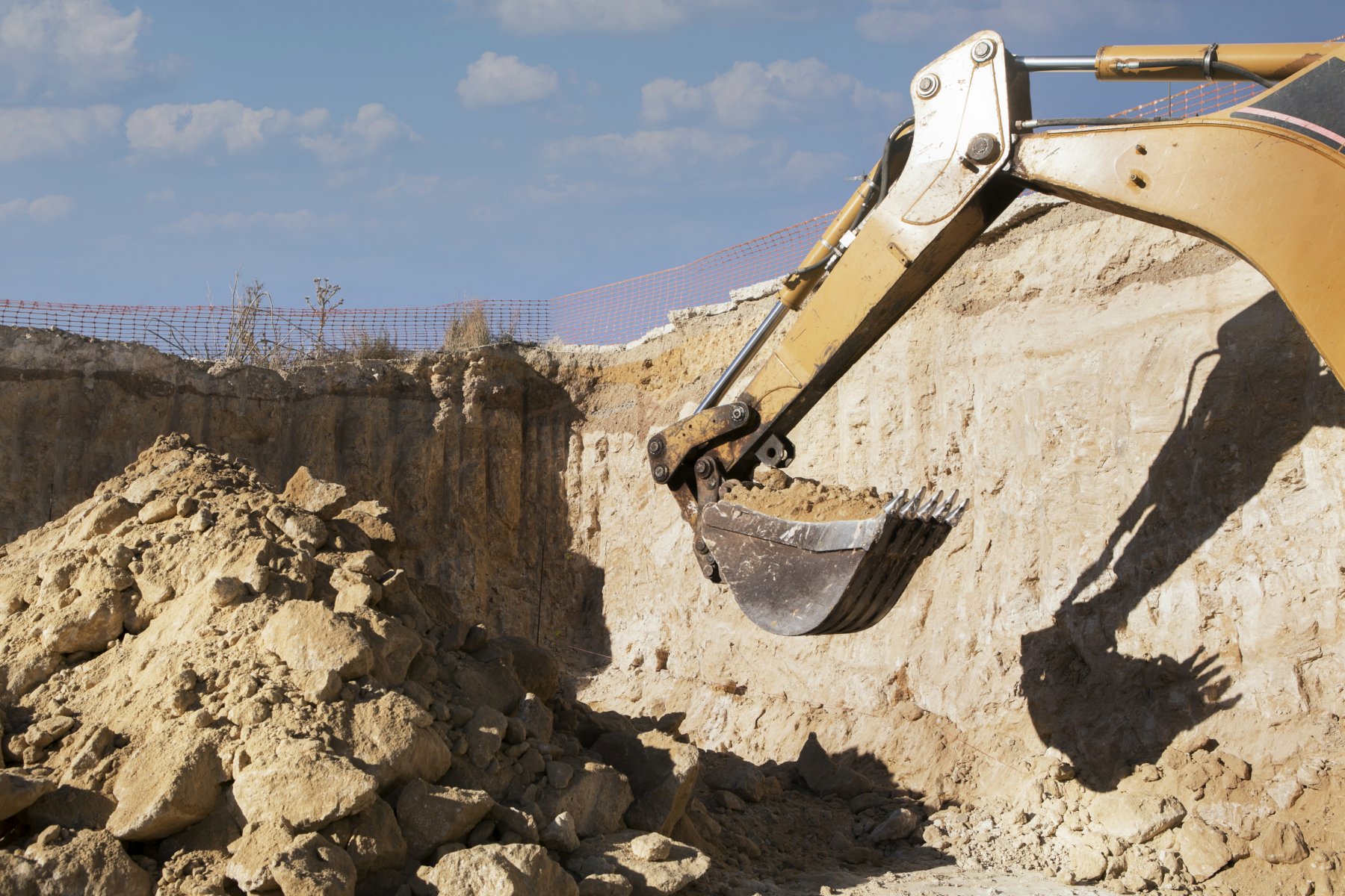 Незаконную добычу песка на 63 млн рублей пресекла прокуратура в Клину