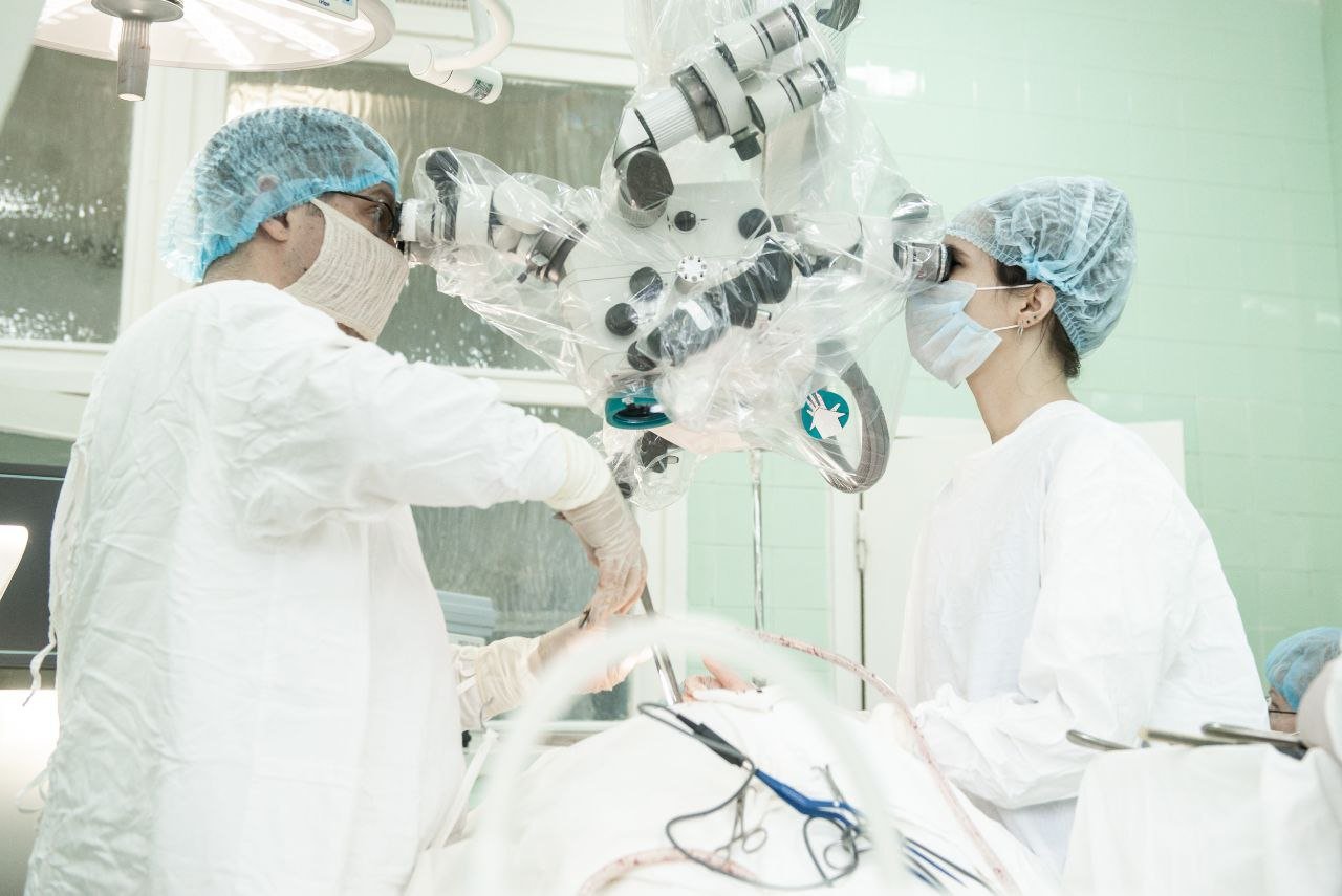 Межпозвоночную грыжу, угрожавшую параличом руки, удалили пациентке солнечногорские врачи 