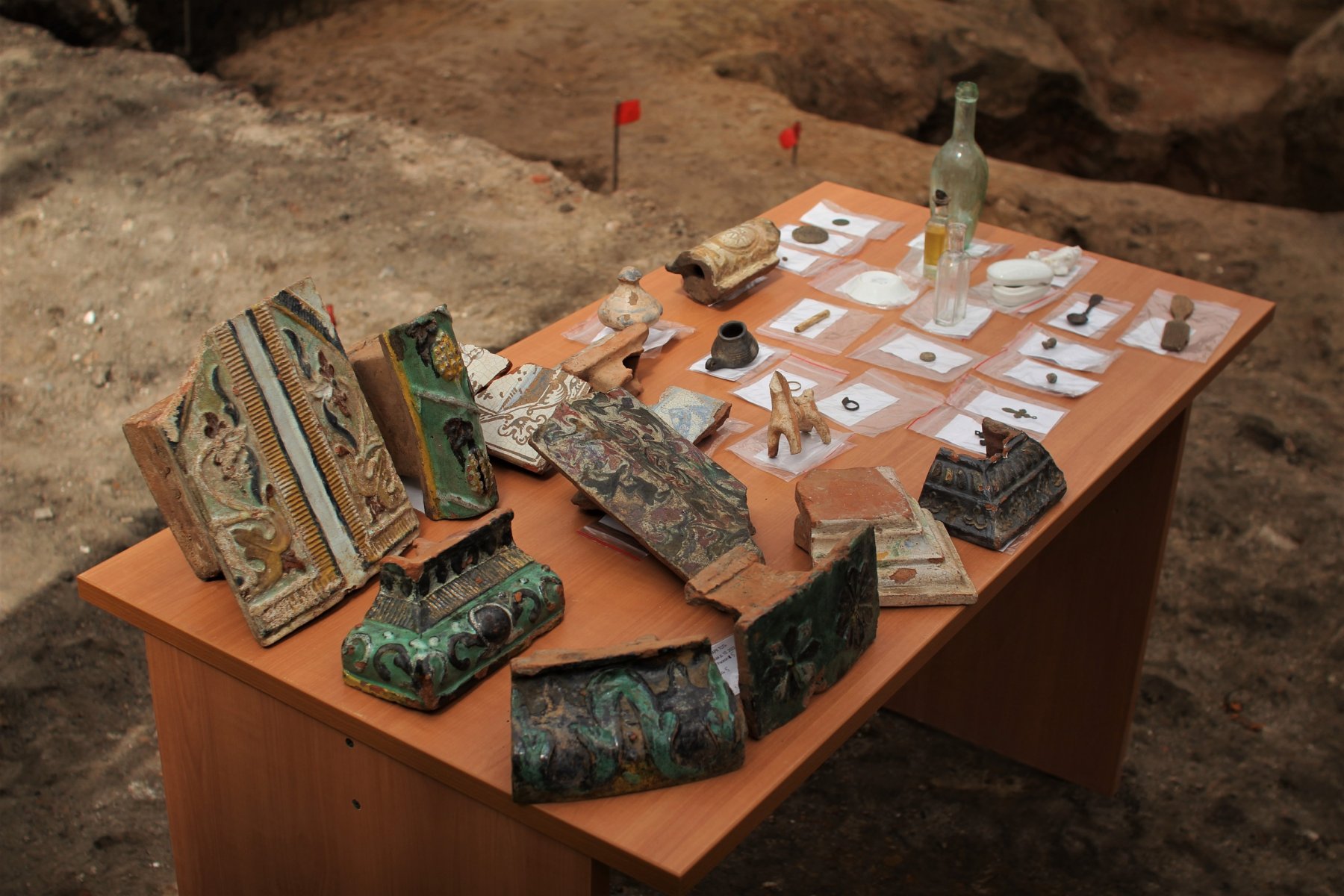 Какие интересные исторические предметы обнаружили археологи в Москве? 