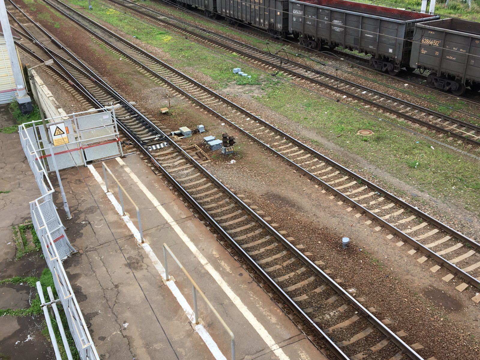 Электричка насмерть сбила двух подростков на станции Щербинка