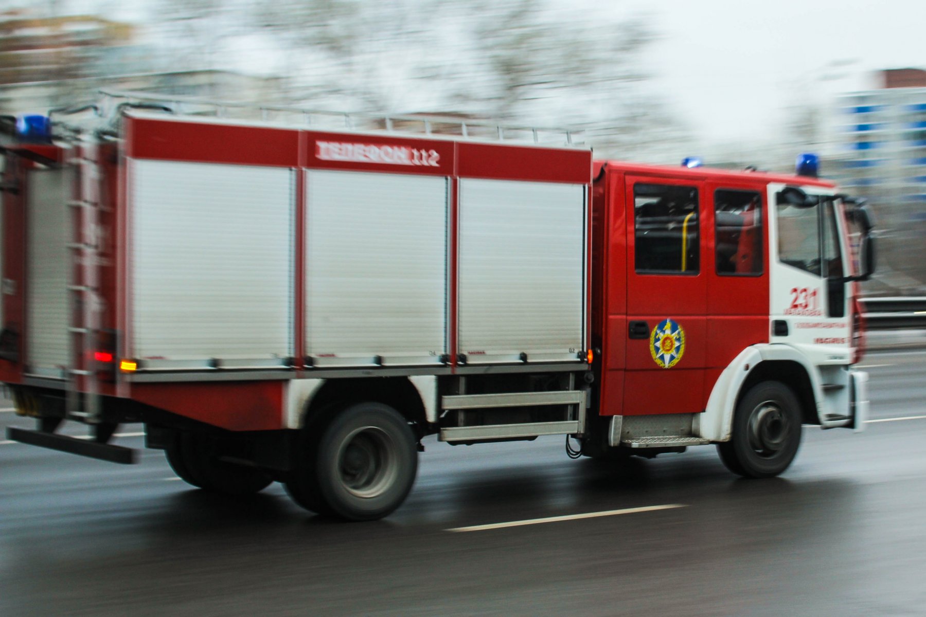 В Волоколамском городском округе МЧС ликвидирует пожар на складе спиртзавода