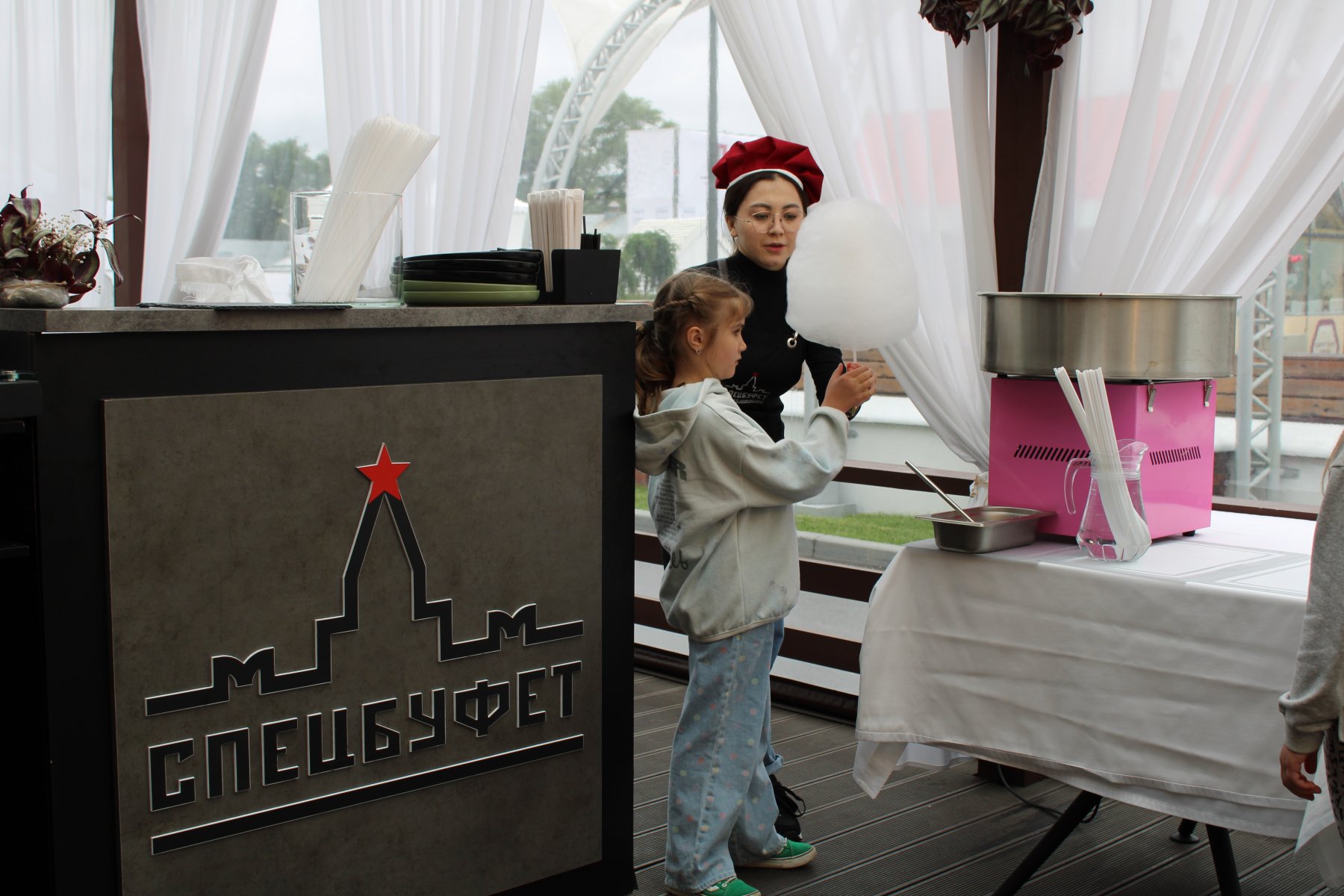 Маленькие гости Музея Гаража особого назначения на ВДНХ посетили праздник детства 