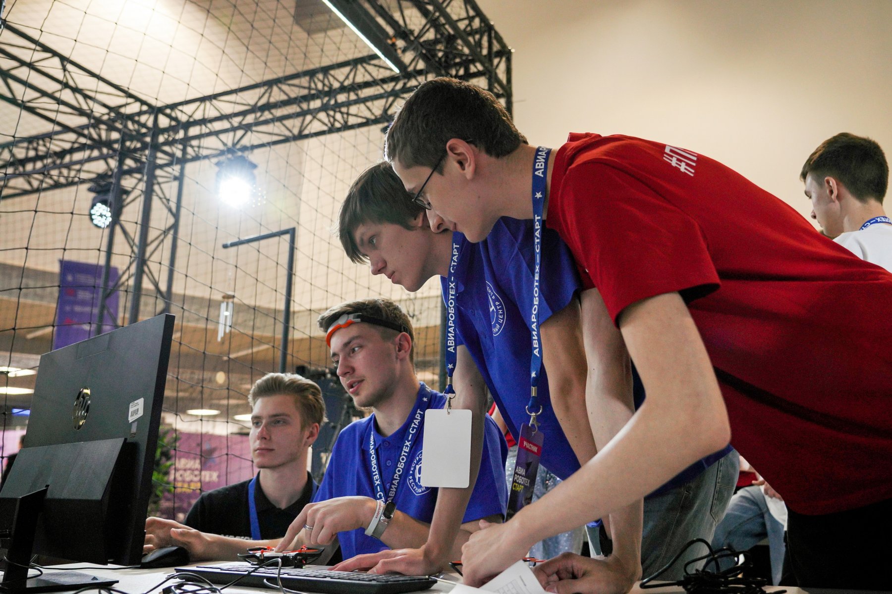 Молодежь из разных городов России приняла участие в инженерном чемпионате в Москве
