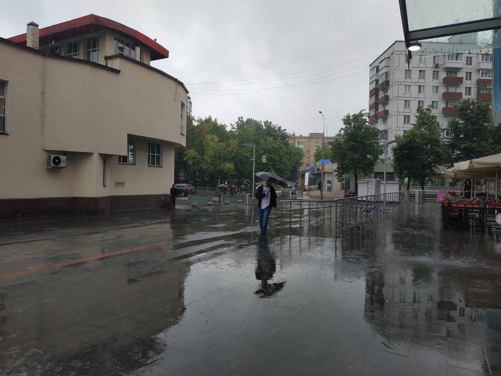 Пятница в Подмосковье: дожди, град, гром и молнии