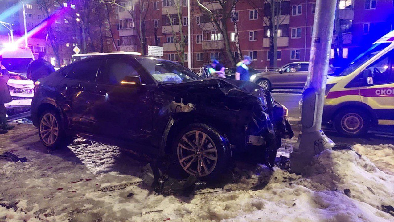 В Мытищах произошло крупное ДТП с участием трех автомобилей и двух  пешеходов :: Вести Подмосковья