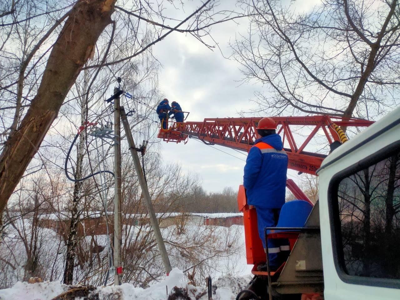 В микрорайоне Ожерелье горокруга Кашира несколько объектов подключили к  новой подстанции :: Вести Подмосковья