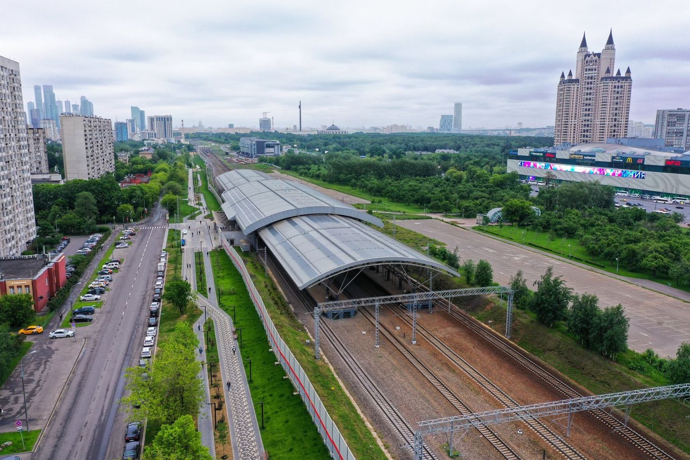 у метро славянский бульвар