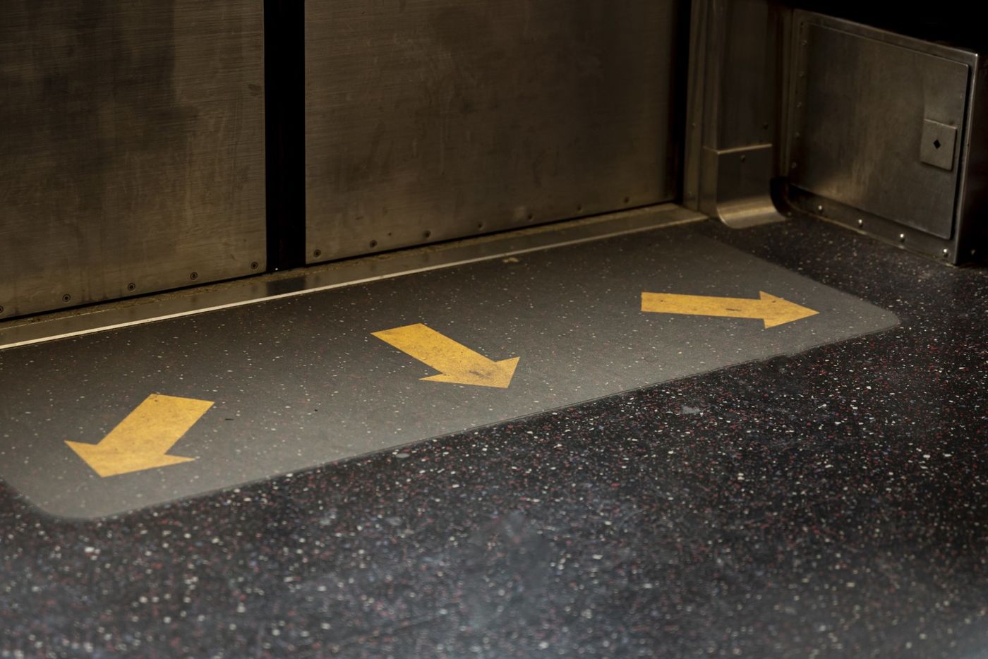 Image marking. Пешеходный переход. Subway Doors.